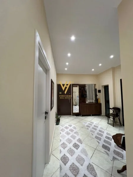 Tirane, jepet me qera apartament 2+1+Ballkon Kati 1, 95 m² 500 € (DON BOSKO)