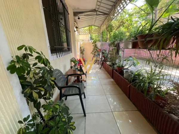 Tirane, jepet me qera apartament 2+1+Ballkon Kati 1, 95 m² 500 € (DON BOSKO)