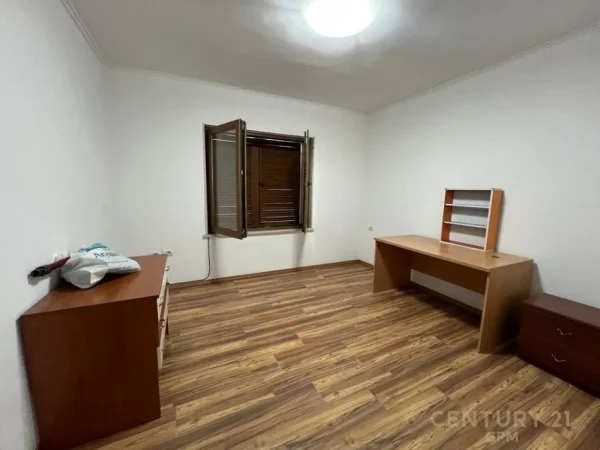 Tirane, jepet me qera zyre Kati 2, 106 m² 800 € (Sheshi wilson)