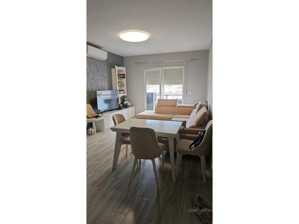 Tirane, jepet me qera apartament 2+1 Kati 3, 90 m² 640 € 