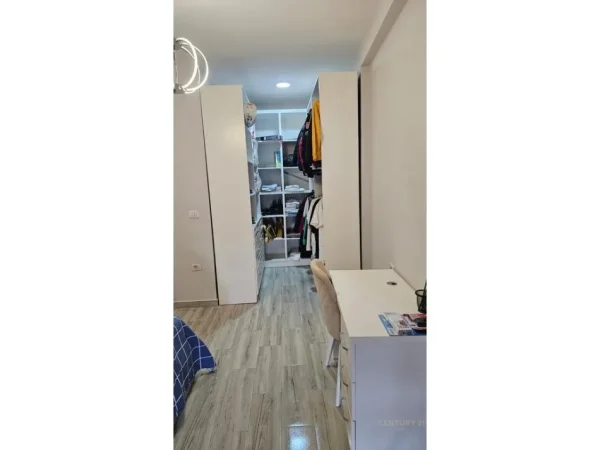 Tirane, jepet me qera apartament 2+1 Kati 3, 90 m² 640 € 