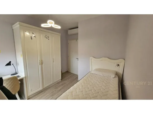 Tirane, jepet me qera apartament 2+1 Kati 3, 90 m² 640 € 