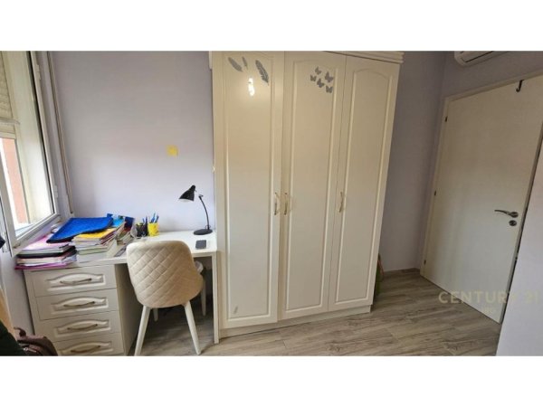 Tirane, jepet me qera apartament 2+1 Kati 3, 90 m² 640 € 