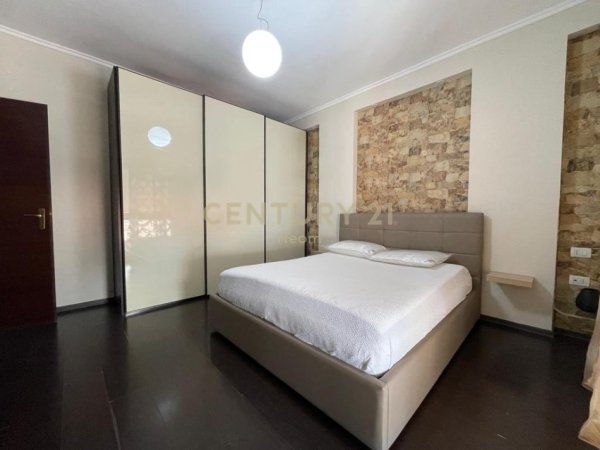 Tirane, jepet me qera apartament 2+1+Ballkon Kati 2, 112 m² 650 € (Kopshti Zologjik)