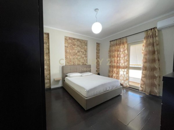 Tirane, jepet me qera apartament 2+1+Ballkon Kati 2, 112 m² 650 € (Kopshti Zologjik)