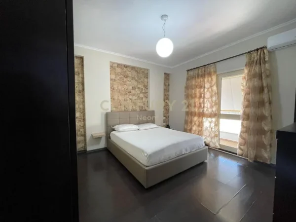 Tirane, jepet me qera apartament 2+1+Ballkon Kati 2, 112 m² 650 € (Kopshti Zologjik)