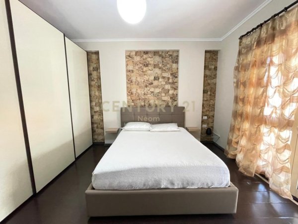 Tirane, jepet me qera apartament 2+1+Ballkon Kati 2, 112 m² 650 € (Kopshti Zologjik)