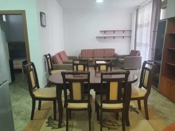Tirane, jepet me qera apartament 3+1 Kati 3, 116 m² 670 € (Rruga Frank Bardhi)