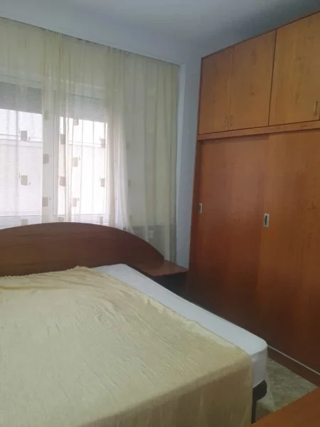 Tirane, jepet me qera apartament 3+1 Kati 3, 116 m² 670 € (Rruga Frank Bardhi)