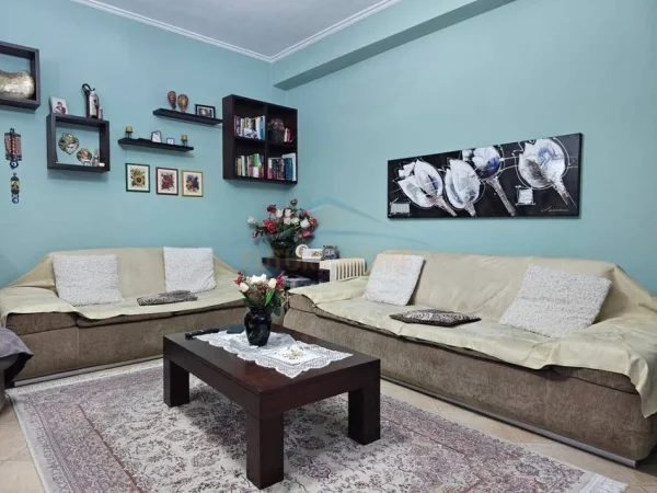 Shitet, Apartament 2+1+2, Ish Ekspozita,Tirane