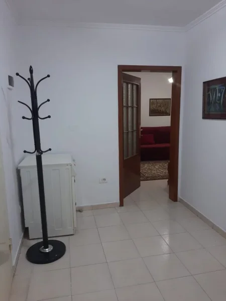 Tirane, jepet me qera apartament 2+1 Kati 3, 75 m² 600 € (JEPET ME QERA SUPER APARTAMENT 2+1 NE KRYQEZIMIN E RRUGES VASO PASHA NE BLLOK.)