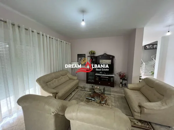 Tirane, shitet Vile 4+1+Aneks+Ballkon Kati 1, 626 m² 630,000 € (Tek Rrethi i Saukut - ID 4151182)