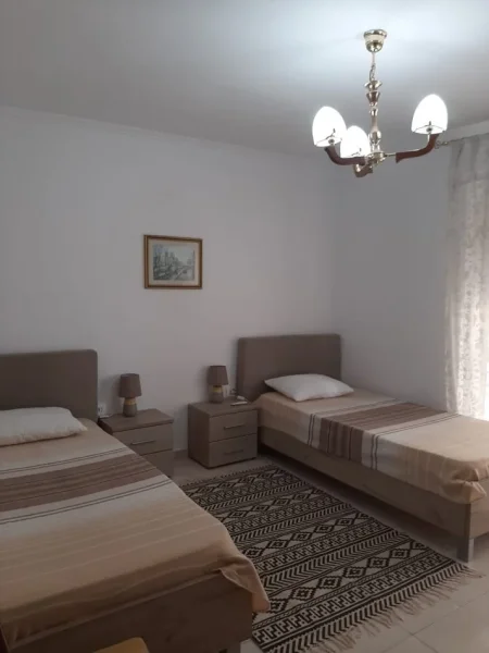 Tirane, jepet me qera apartament 2+1 Kati 3, 75 m² 600 € (JEPET ME QERA SUPER APARTAMENT 2+1 NE KRYQEZIMIN E RRUGES VASO PASHA NE BLLOK.)