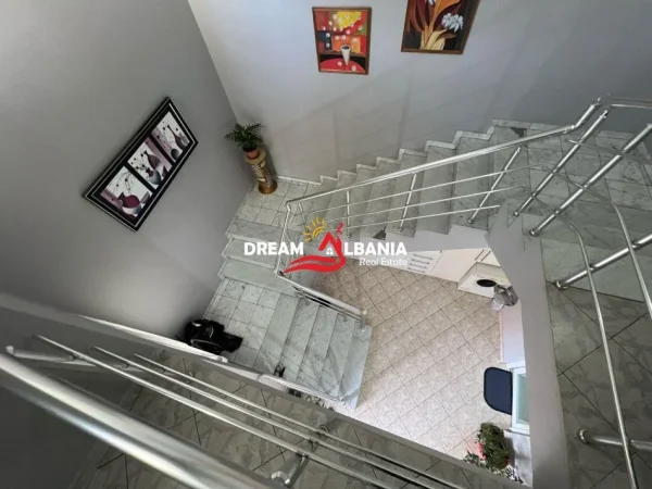Tirane, shitet Vile 4+1+Aneks+Ballkon Kati 1, 626 m² 630,000 € (Tek Rrethi i Saukut - ID 4151182)