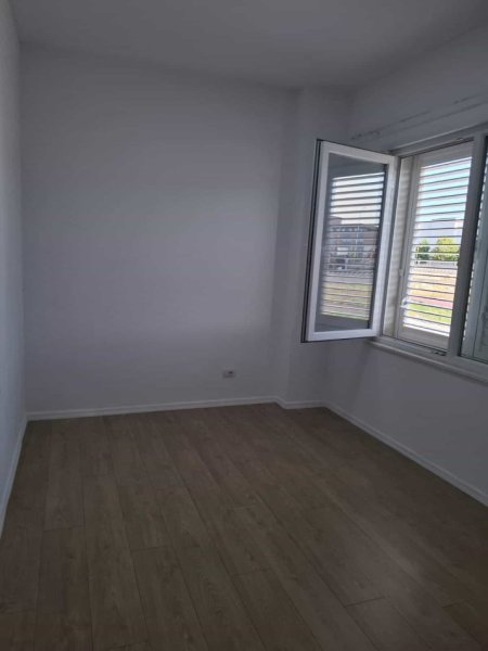 Tirane, jepet me qera apartament 2+1 Kati 0, 71 m² 500 € (univers city)