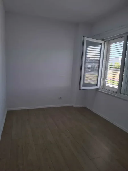Tirane, jepet me qera apartament 2+1 Kati 0, 71 m² 500 € (univers city)