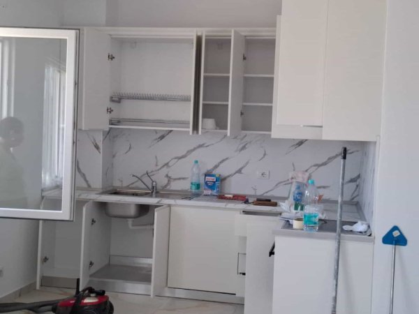 Tirane, jepet me qera apartament 2+1 Kati 0, 71 m² 500 € (univers city)