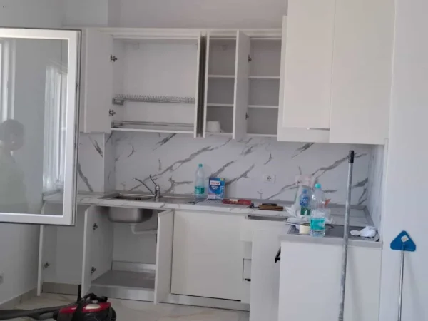 Tirane, jepet me qera apartament 2+1 Kati 0, 71 m² 500 € (univers city)