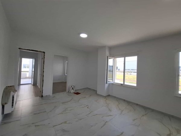 Tirane, jepet me qera apartament 2+1 Kati 0, 71 m² 500 € (univers city)