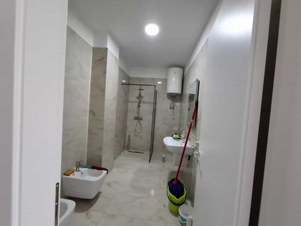 Tirane, jepet me qera apartament 2+1 Kati 0, 71 m² 500 € (univers city)