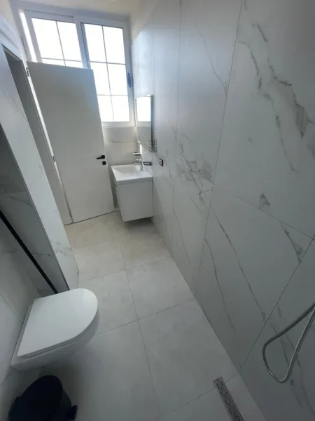 Tirane, jepet me qera apartament 2+1+Ballkon Kati 11, 120 m² 850 € (Prane Kompleksit Delijorgji)