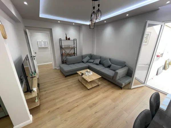 Tirane, jepet me qera apartament 2+1+Ballkon Kati 11, 120 m² 850 € (Prane Kompleksit Delijorgji)