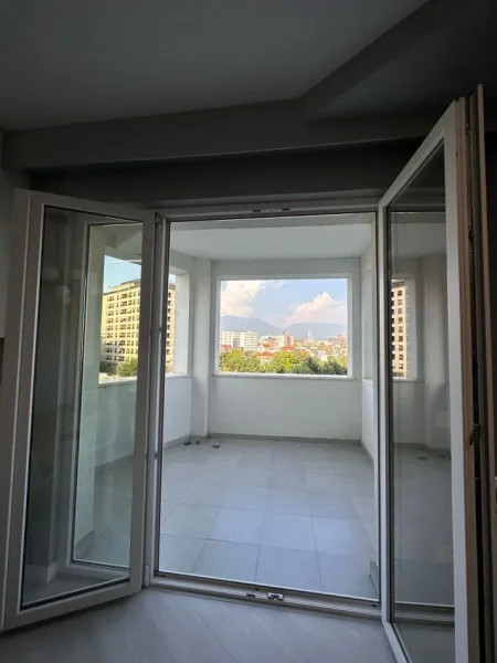 Tirane, jepet me qera apartament 1+1+Aneks+Ballkon Kati 3, 70 m² 600 € (Post parkimi i perfshir,River Residence Astir)