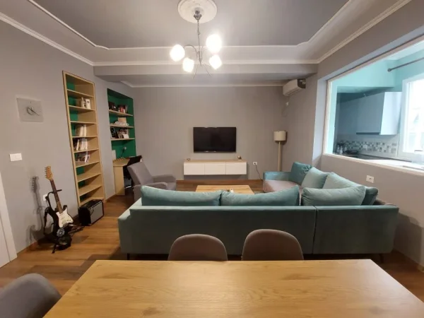 Tirane, jap me qera Vile 5+1 , 210 m² 1.200 € (mihal grameno)