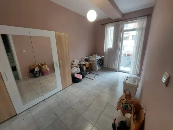 Tirane, jap me qera Vile 5+1 , 210 m² 1.200 € (mihal grameno)