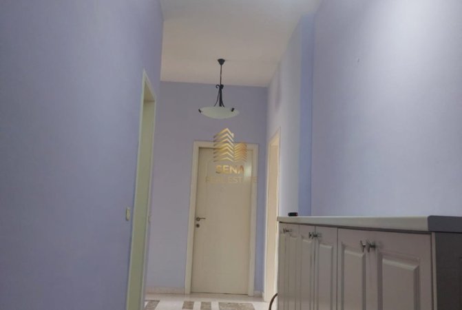 Tirane, jepet me qera apartament 3+1+Ballkon Kati 1, 100 m² 700 € (Rruga Vehbi Agolli - Pazari i Ri)