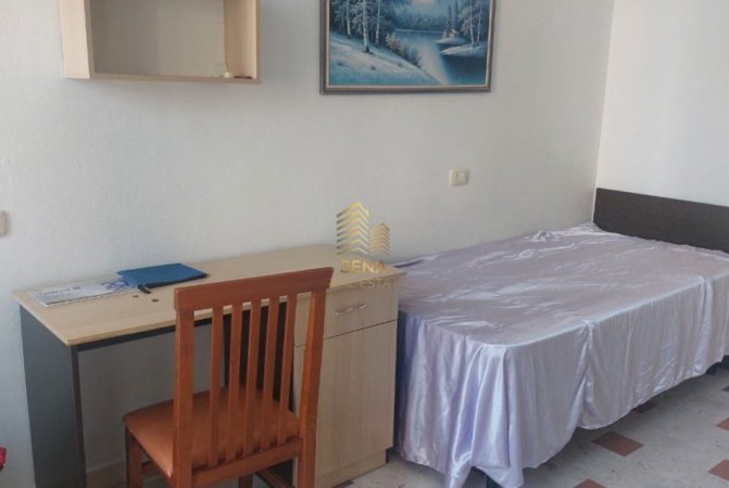 Tirane, jepet me qera apartament 3+1+Ballkon Kati 1, 100 m² 700 € (Rruga Vehbi Agolli - Pazari i Ri)