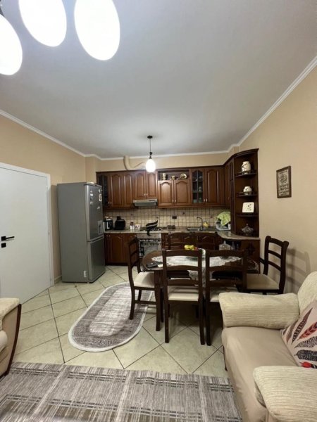 Tirane, jepet me qera apartament 2+1 Kati 1, 95 m² 500 € (DON BOSKO)