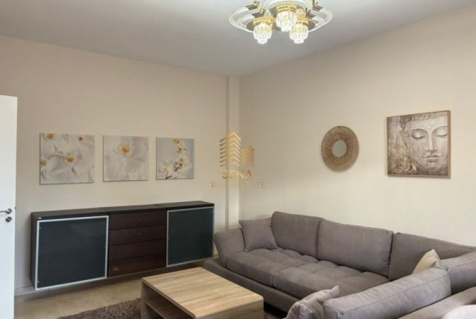 Tirane, jepet me qera apartament 2+1+Ballkon Kati 2, 90 m² 600 € (Rruga e Elbasanit - Prane Pallatit te Brigadave)