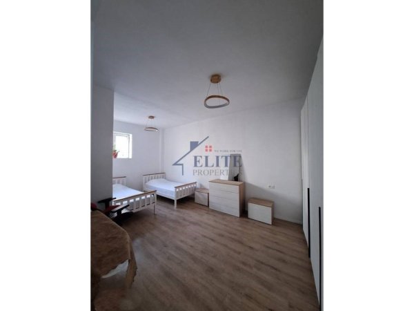 Tirane, jepet me qera apartament 1+1+Ballkon Kati 6, 75 m² 500 € (Rruga e Barrikadave)