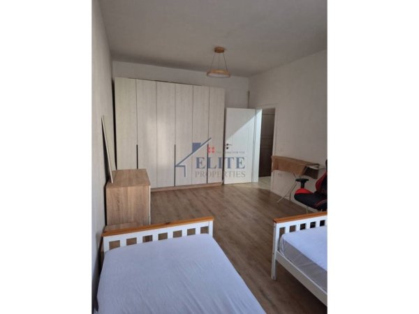 Tirane, jepet me qera apartament 1+1+Ballkon Kati 6, 75 m² 500 € (Rruga e Barrikadave)
