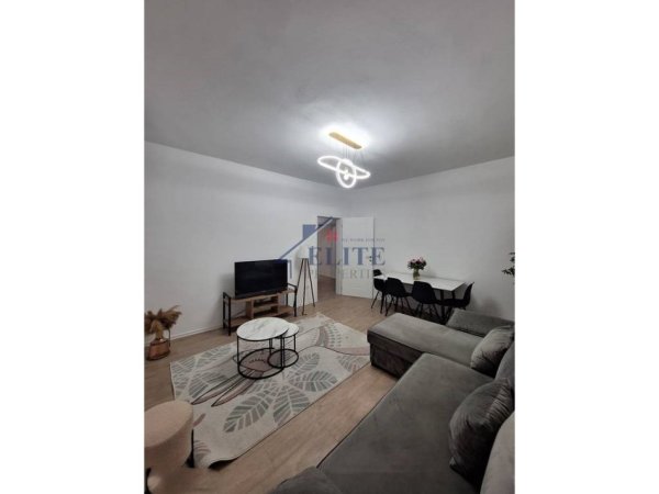 Tirane, jepet me qera apartament 1+1+Ballkon Kati 6, 75 m² 500 € (Rruga e Barrikadave)