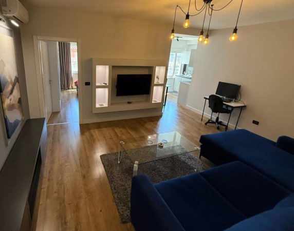 Tirane, jepet me qera apartament 1+1+Ballkon Kati 11, 70 m² 700 € (medar shtylla)