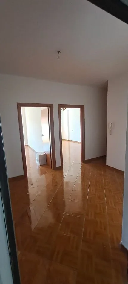 Durres, shitet apartament 1+1+Aneks+Ballkon Kati 3, 78 m² 115.000 € (Pallati i Sportit)