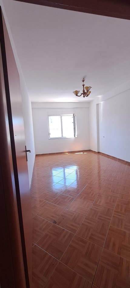 Durres, shitet apartament 1+1+Aneks+Ballkon Kati 3, 78 m² 115.000 € (Pallati i Sportit)