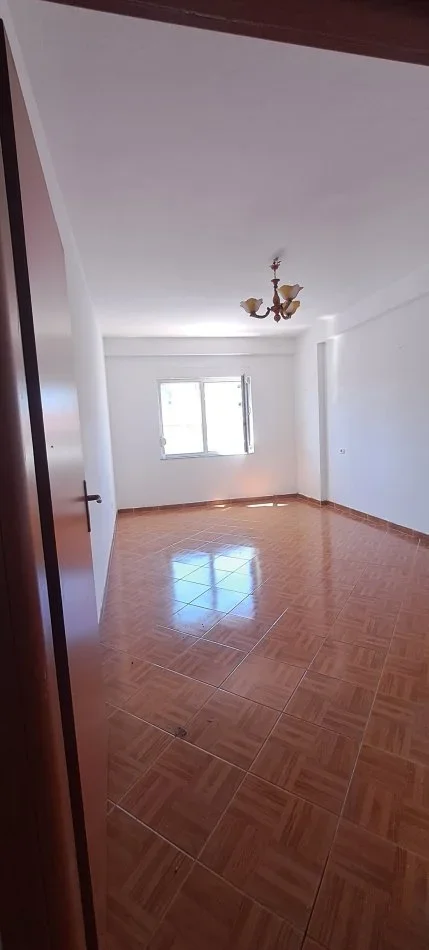 Durres, shitet apartament 1+1+Aneks+Ballkon Kati 3, 78 m² 115.000 € (Pallati i Sportit)