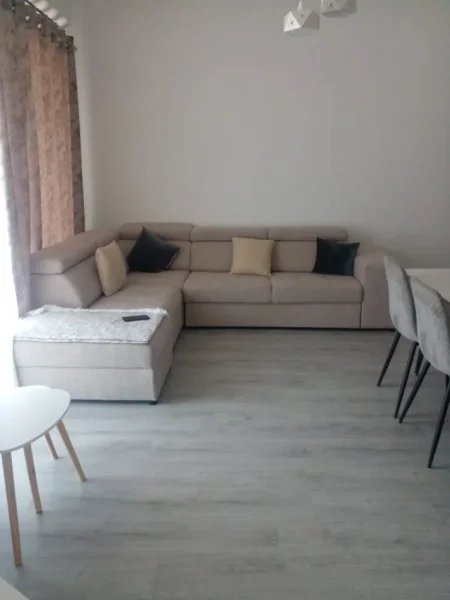 Tirane, jepet me qera apartament 2+1+Ballkon Kati 3, 80 m² 650 € (5 MAJ)