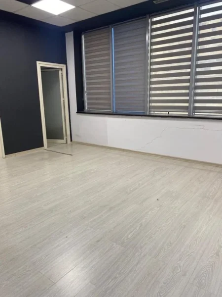 Durres, jepet me qera ambjent biznesi Kati 2, 250 m² 1.500 € (durres)
