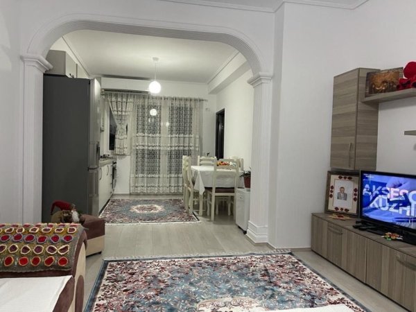 Tirane, jepet me qera apartament 1+1+Ballkon Kati 2, 65 m² 500 € (RRUGA E KAVAJES)