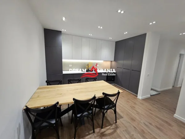 Tirane, jepet me qera apartament 2+1+Ballkon Kati 5, 110 m² 1.000 € (Ne rrugen Him Kolli - ID 42214680)