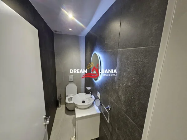 Tirane, jepet me qera apartament 2+1+Ballkon Kati 5, 110 m² 1.000 € (Ne rrugen Him Kolli - ID 42214680)