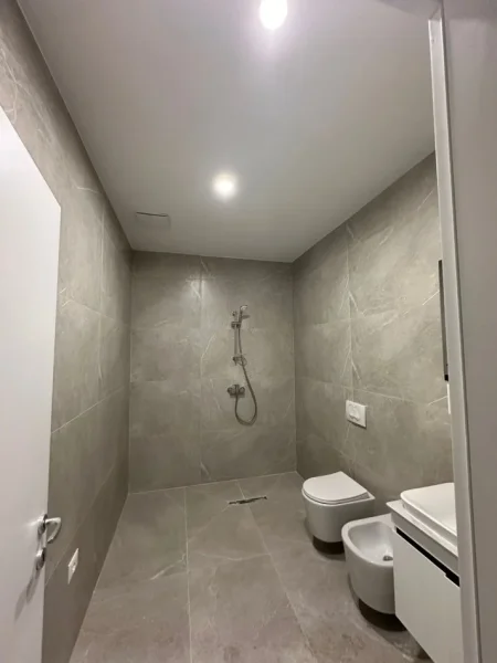 Durres, shitet apartament 2+1+Aneks+Ballkon Kati 10, 112 m² 123.000 € (Ish Rajoni)