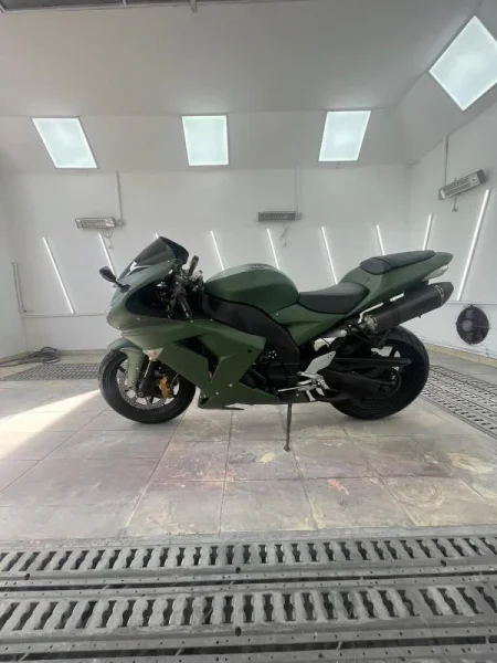 Tirane, shes motor sportiv Kawasaki ZR 10R 1000cc , ulliri 54 km 4.500 €