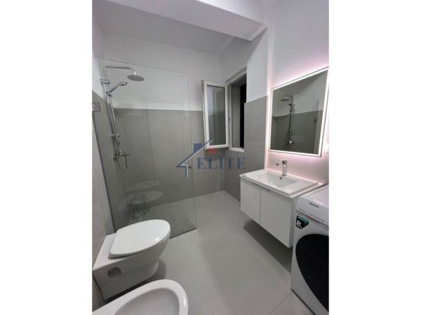 Tirane, jepet me qera apartament 2+1+Ballkon Kati 9, 600 m² 600 € (Astir)