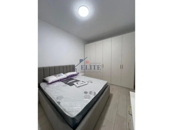 Tirane, jepet me qera apartament 2+1+Ballkon Kati 9, 600 m² 600 € (Astir)