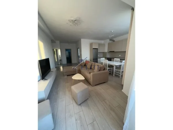 Tirane, jepet me qera apartament 2+1+Ballkon Kati 9, 600 m² 600 € (Astir)